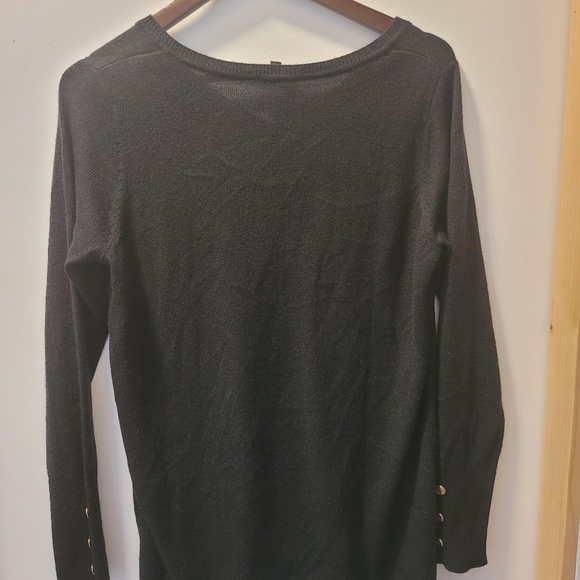 Long sleeve sweater with buttons at wrist - Picture 4 of 5